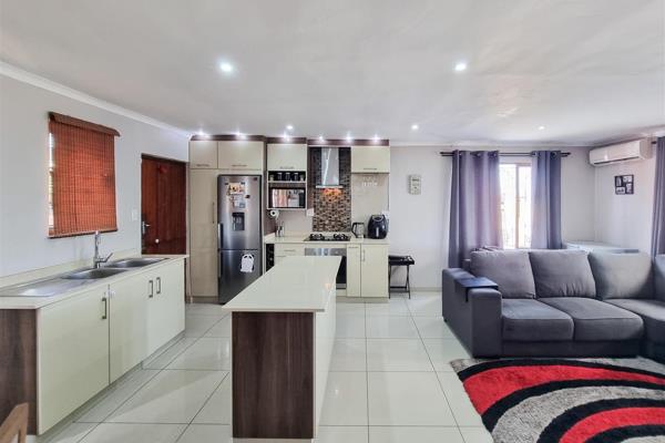 Welcome to Your Dream Home in Newlands West 

This stunning 3-bedroom house in the peaceful suburb of Newlands West offers modern ...