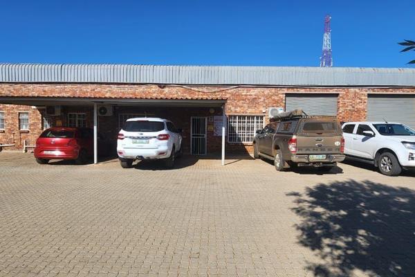 Property Description:
Welcome to this prime 300 sqm warehouse located on a prominent main road in the thriving industrial hub of Potch ...