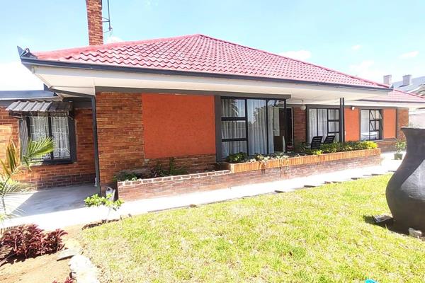 This spacious family home is located in very close proximity to all major schools, shops, malls and the N17 highway.  Very  neat ...