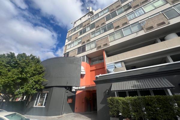 Live on Trendy Kloof Street in a bright and light studio

Furnished studio apartment with lovely views of the city on the 4th floor in ...