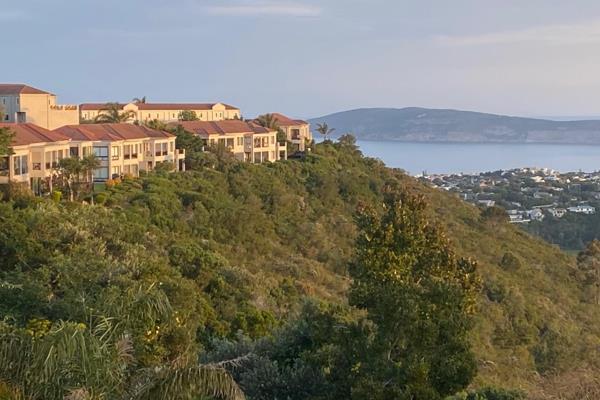 Spacious Apartment set in a stunning Sectional Title complex in the heart of Plettenberg ...