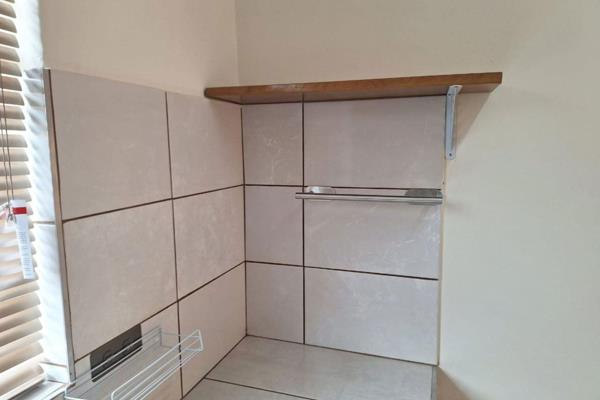 This bachelor Flat is perfect for a young professional or couple.
Newly renovated and ready to move in.
1 X Bedroom
1 X Bathroom
Open ...