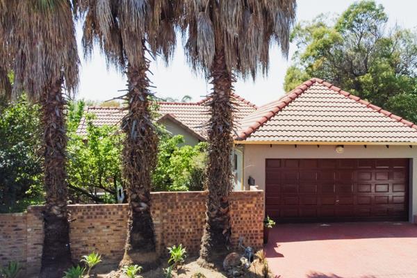 Located in the prestigious Emerald Estate in Greenstone Hill, this beautifully designed 3 bedroom home offers modern living in a secure ...