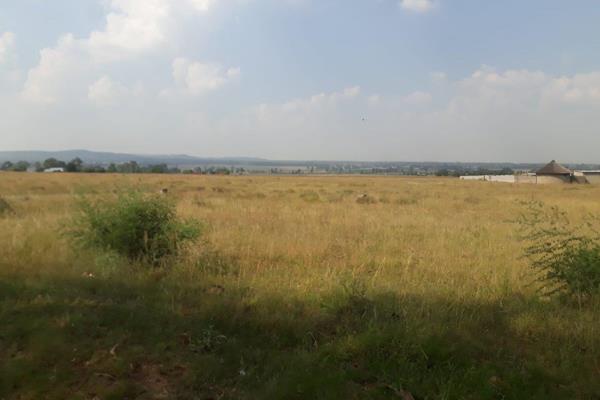 This 2.2 hectares of vacant land is for sale , with the option to by on terms.

The land is flat with good arable soil.

Call now ...