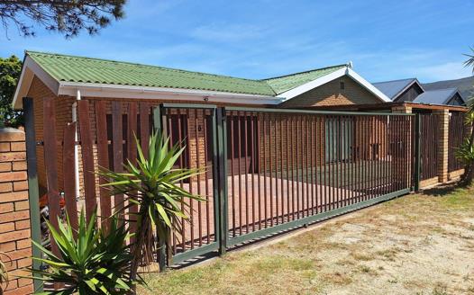 3 Bedroom House for sale in Sandbaai