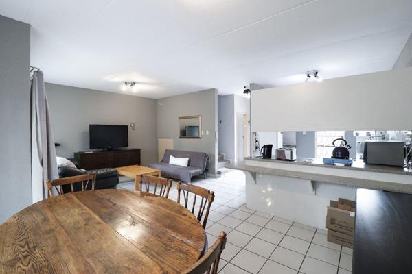 ON AUCTION - NO RESERVE - DUPLEX APARTMENT

The subject property is a neat, newly renovated apartment located in the popular Catalina complex in Kew.

The apartment is a duplex with a garden unit benefiting from large open lounge spaces, open plan kitchen, garden units ...