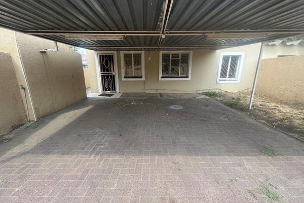 This charming 2-bedroom home in Secunda is now available for rent at R6,500 per month. The interior features cozy carpets in the ...