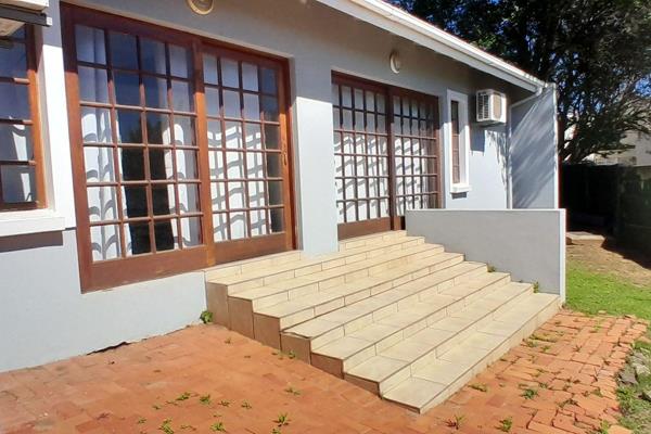 Rentals Dot Com Asante welcomes this well maintaned 1 bedroom flat for rent in Fortgale, Mthatha.

The apartment is situated in one of ...