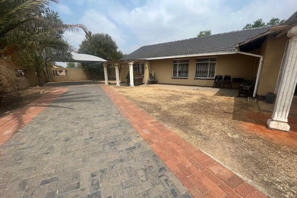 This spacious 4-bedroom home in Secunda is available for rent at an attractive price of R9,500 per month, starting 01 November 2024. ...