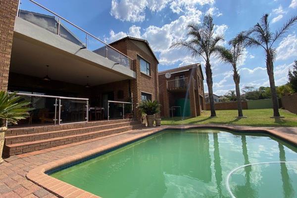 This luxurious property in a prestigious Witbank estate offers an expansive layout and is perfect for a large family. The main house ...