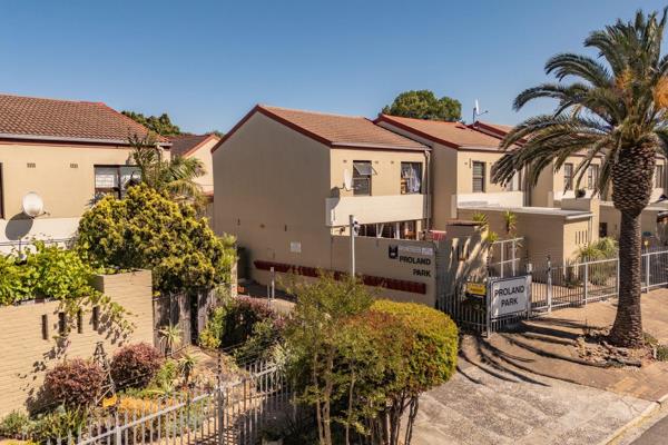 Discover this lovely 3-bedroom townhouse nestled in the heart of La Rochelle, a sought-after neighborhood known for its welcoming ...