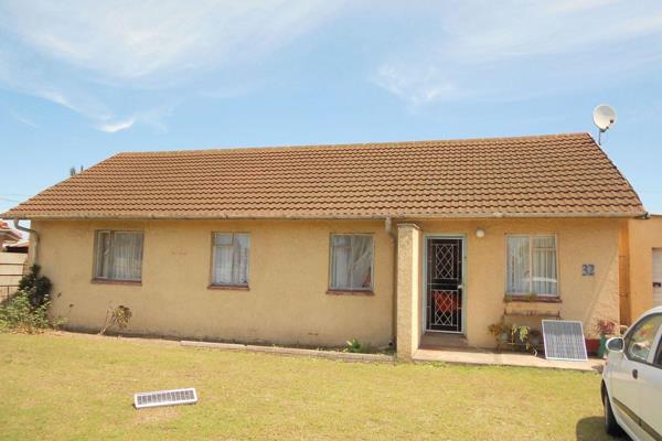 Situated within walking distance from the Swartkops river. This four-bedroom house offers ample space. The fitted kitchen provides ...