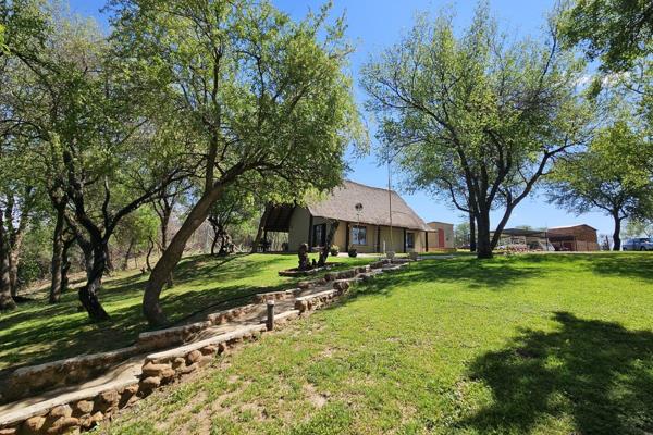 This charming riverside home on a sprawling 1.5-hectare stand offers a peaceful retreat along the Vaal River. Featuring two cozy ...