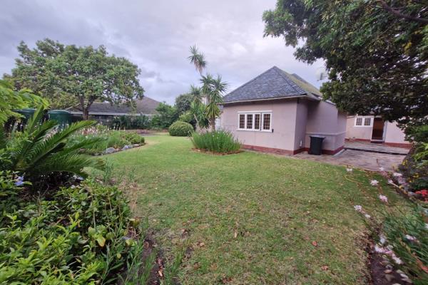 Large Family Home To Rent in Rondebosch

Very well maintained garden with over 12000l of water supply capacity in the tanks.
Three ...