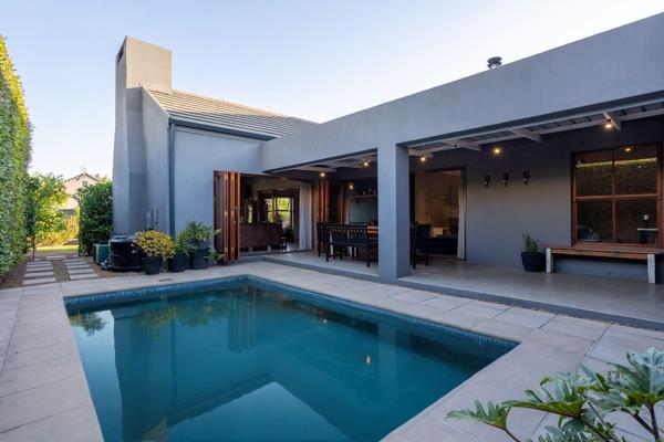 This modern and spacious 4-bedroom, in the highly sought-after Paryskloof Estate, offers the perfect balance of style, comfort, and ...