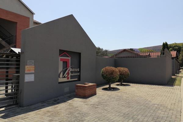 Located in the quiet Rietfontein neighboorhoud, this simplex features the ...