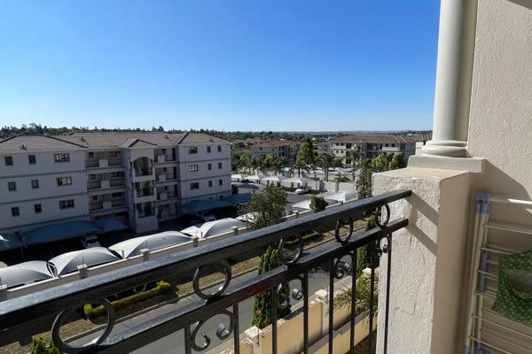 This spacious and modern 2 bed 1 bath is situated in the heart of Carswald Midrand. A stone away from Voda world. 24hr security patrol ...