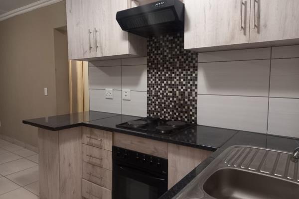 Ground floor unit available
2 bedroom, open plan
Fully tiled
BIC in kitchen and both ...