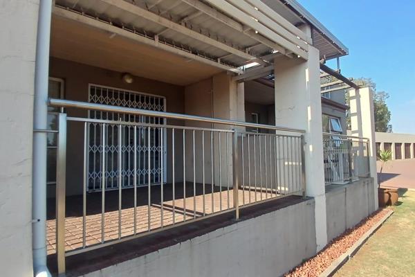 Extras
- Secured Complex.
- Next to Vaal River.
- Communal Pool 
- Playground for the kids.

This Apartment offers you with a
- ...