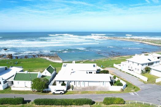 7 Bedroom House for sale in Agulhas