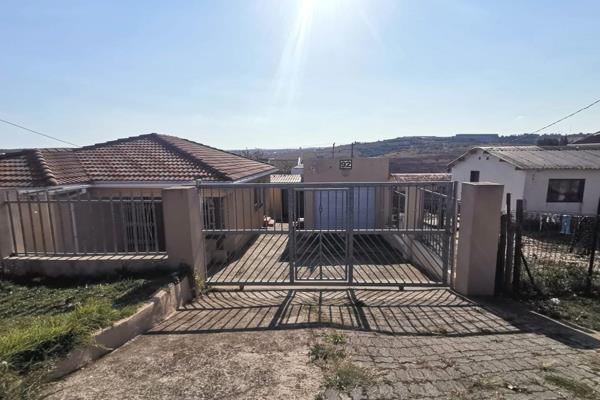 Property for Sale in Mdantsane
Price: R920,000

Main House:

3 Bedrooms
2 Bathrooms (1 Ensuite, 1 Family Bath)
Separate ...