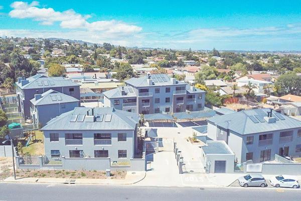 Sunny apartment available on the second floor in Protea Heights. 
The generous open-plan living area extends to a balcony equipped with ...