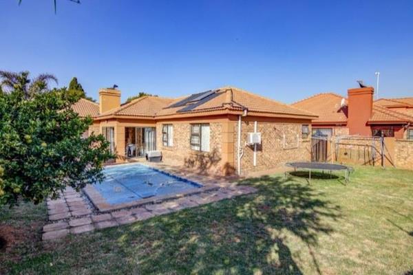 Safe complex within sought-after Van Riebeeck Estates featuring 3 dreamy bedrooms, 2 ...