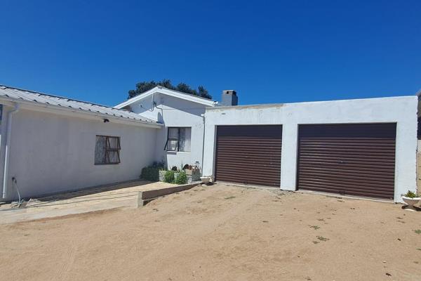 Spacious 4-bedroom family home in the heart of Saldanha Town Central, blending comfort ...