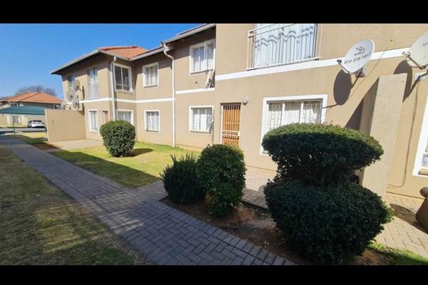 Why Rent when you can Buy??
Beautiful  and Spaciouse 2 Bedroom, 1 Bathroom Apartment for sale in Goodwood Avenue Boksburg North, very ...