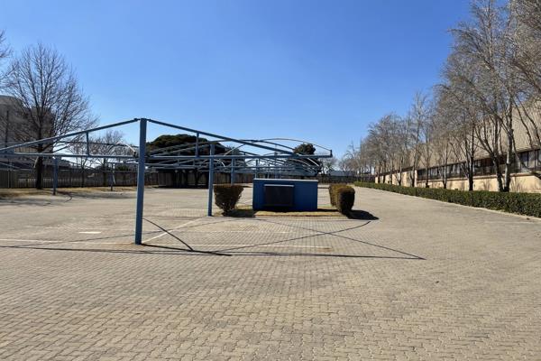 +- 1 000m2 Warehouse
Large +- 12 000 m2 Paved Yard
Additional Offices (If ...