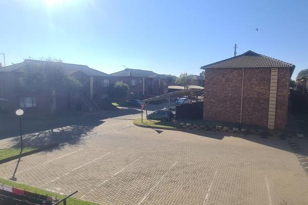 Introducing a charming 2-bedroom apartment for sale in the sought-after Sonneveld neighborhood of Brakpan. This well-maintained ...