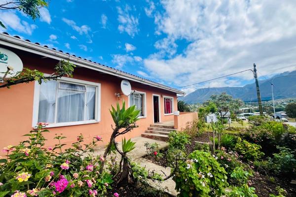 Exclusive mandate. This delightful 3 bedroom house offers not only comfortable living but also magnificent views of the mountains. ...