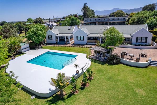 This charming Guesthouse is situated in Wellington in the heart of the Cape Winelands area and is some 1.9ha in extent.  The ...