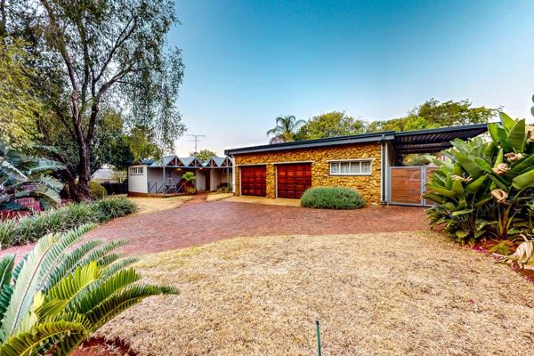 A great home in a great area – greets you with its charm as you enter, with a farm style cladded stone wall and entry via the landing ...