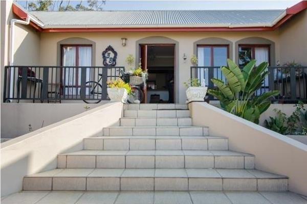 Ituated in popular fairway heights, close to the golf course,  overlooking the karoo botanical gardens and stunining view of the ...