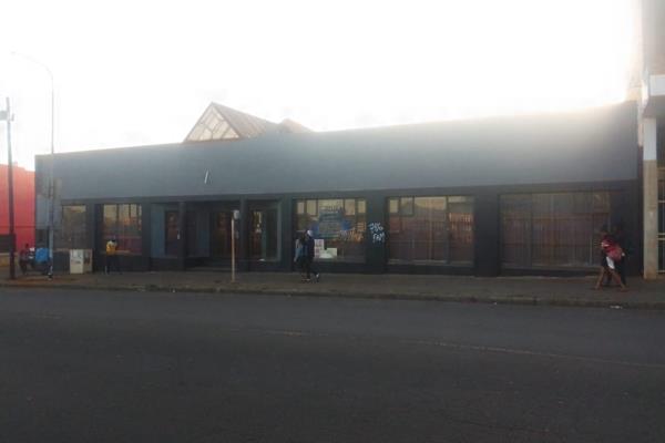 Going on Auction. 
Primrose  
Zoned Commercial 

Main road Exposure 

Property for sale in central Primrose on a main Road ...