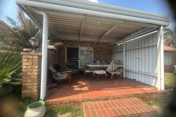 If you&#39;re looking for a 3 bedroom property in Wierda Park,  Lounge, dining room,  ...