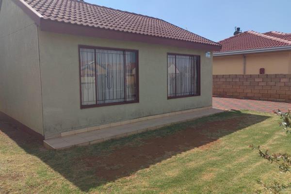 House to rent in Vosloorus Ext 25, very quite street. This house offers 2 well sized bedrooms with fitted cupboard. Lounge, Kitchen ...