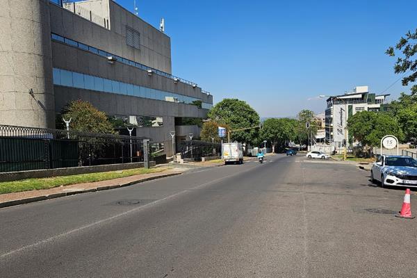 This 470 m2 retail space is in good condition and available immediately at a rental rate of R250/m2. This space offers tiled flooring ...