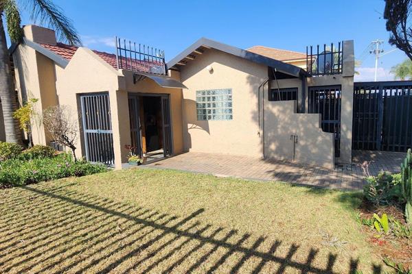 This is a very neat and comfortable home situated in the heart of Laudium. A welcome walkway leads up to the skylit entrance hall. ...