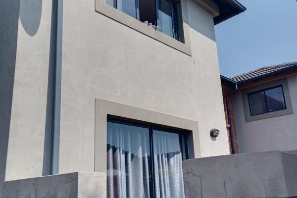 Beautiful 2 bedroom townhouse apartment within a security estate. It offers open an open ...