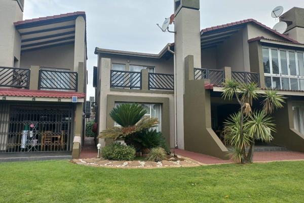 Beautiful apartment on the banks of The Vaal River with tranquility views, this unit offers 2 Bedrooms, 2 bathrooms (1 main and on ...