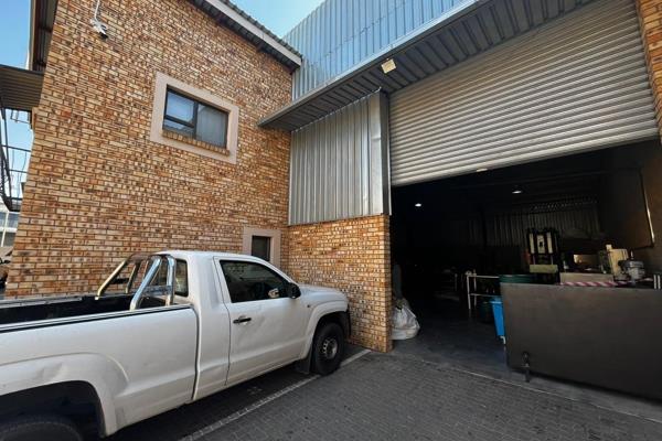 For sale is a modern 320m2 warehouse or factory space located within a secure gated ...