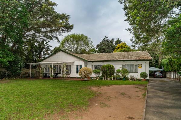 This delightful three-bedroom home is located in the tranquil heart of Pinetown. Warmly nestled in the charming suburb of  Farningham ...