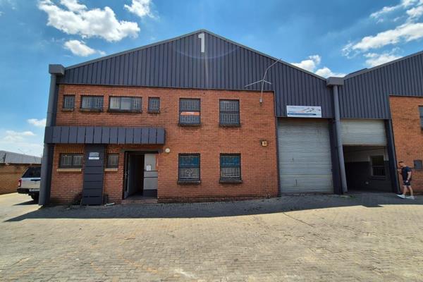 Discover this versatile mini warehouse located in the secure Silver Park complex in ...