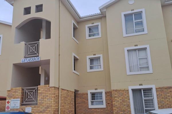 Holiday Apartment in Hartenbos Central is now up for Sale !!!!!!!

Presenting an exceptional opportunity to own a prime top floor ...