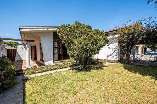 Situated in the heart of Goodwood Estate, this sturdy, classic home is perfect for buyers with a vision. Set in an established ...