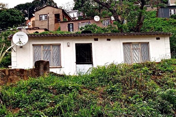 This home is in a cal de sac. It has a lovely view facing the greenly part of KZN’s beautiful scenery.

The main house has 2 ...