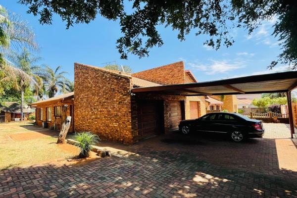 Welcome to this stunning home in Chantelle, this home boasts three spacious bedrooms ...