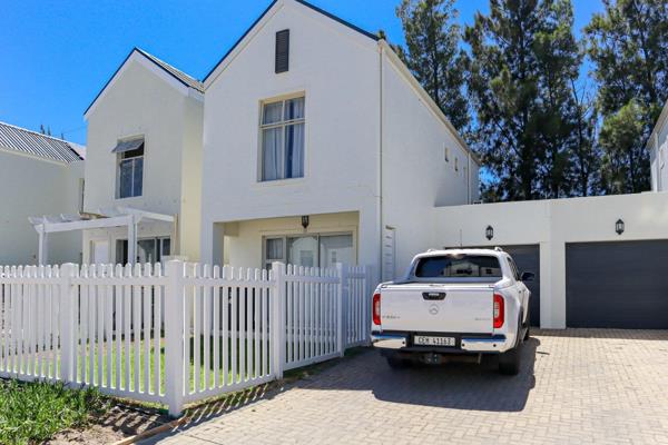 Sole mandate!

Occupation on transfer!

Invest in this cute and cosy two bedroom in Tweespruit Estate just outside Stellenbosch.  ...